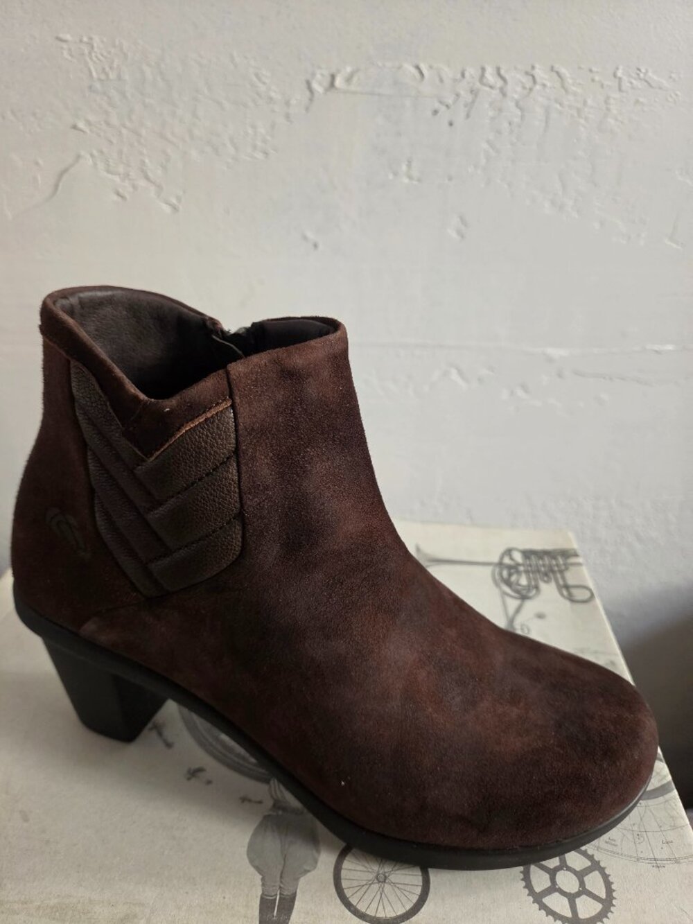 Cloud Footwear Ollie ankle boots in dark brown suede, size 7